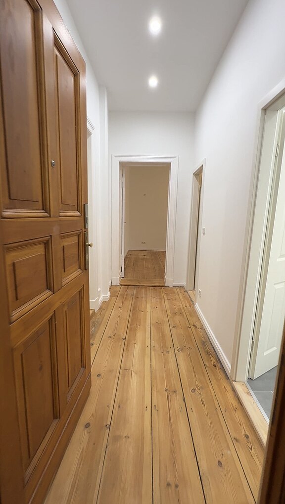 Flur mit hochwertigem Dielenboden